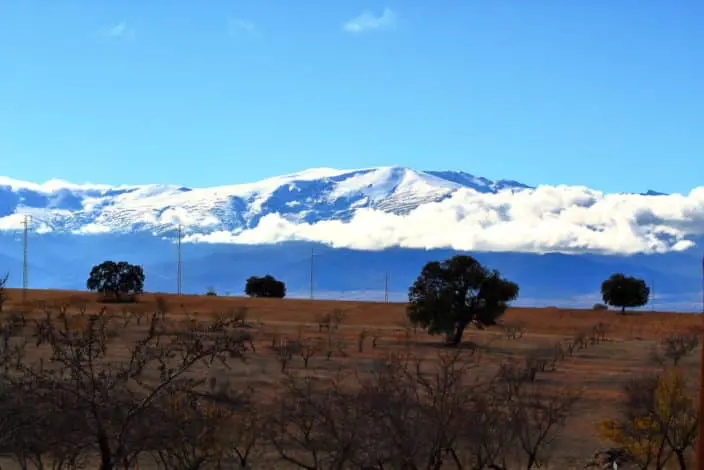Spaniens Hinterland Berg mit Schnee