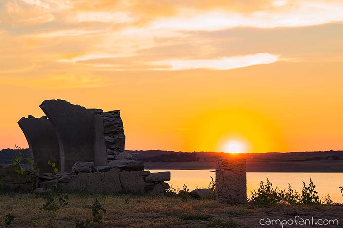 Sonnenuntergang, Avis, Ruine