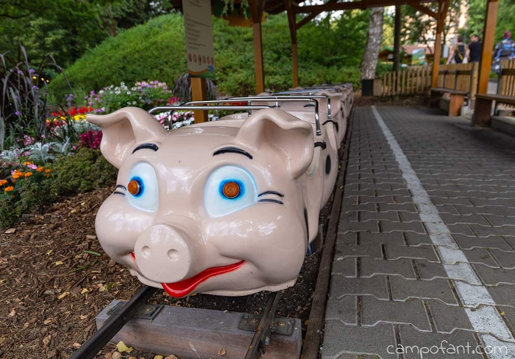 Bayern-Park, Attraktionen, Fahrgeschäfte, Schweinchenbahn