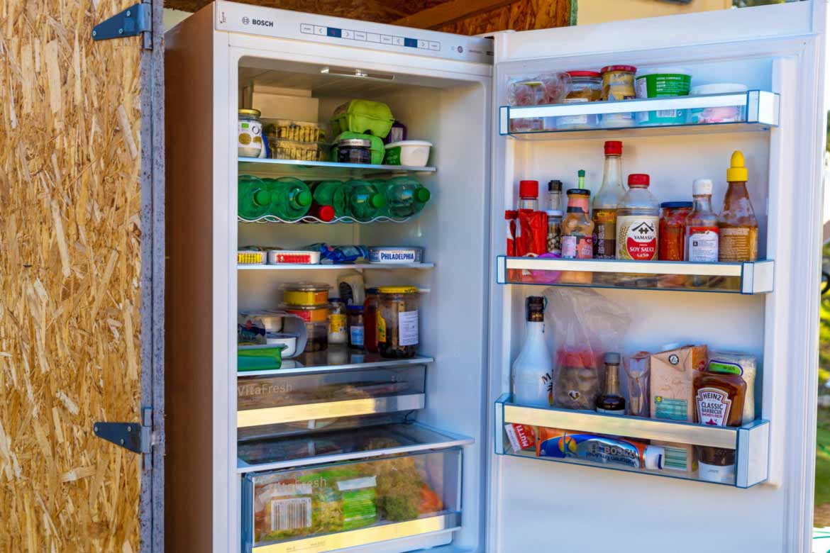 Ausziehbare Haltestangen für Wohnmobil-Kühlschränke - Just4Camper