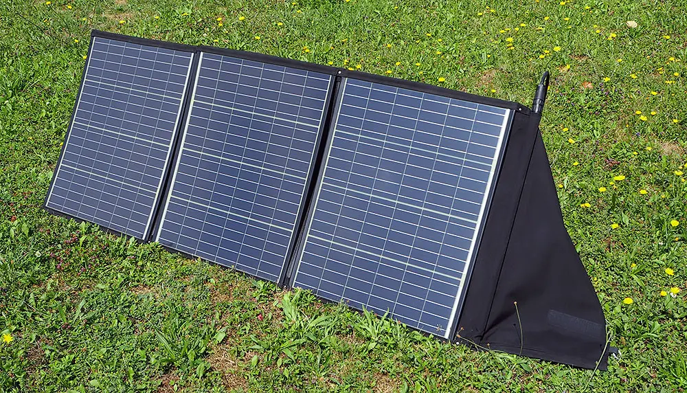 Solar Swiss 200 Watt Solartasche aufgestellt