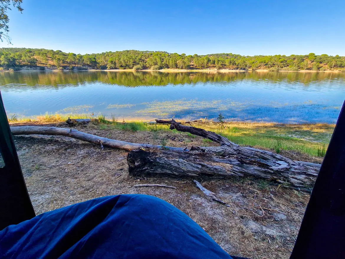 Mit Dachzelt am See