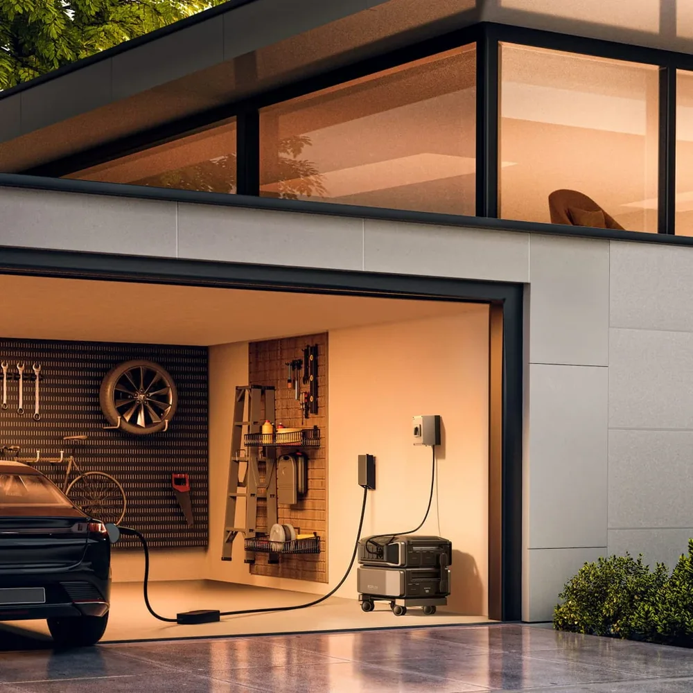 EcoFlow DELTA Pro Ultra Powerstation in der Garage, aufgeladen über eine Elektrofahrzeug-Ladestation