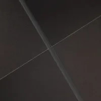Nahaufnahme der schwarzen Zellstruktur des WATTSTUNDE SOLA Frame Shadow 120 W Solarmoduls