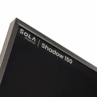 Detailansicht des WATTSTUNDE SOLA Frame Shadow 150 W Solarmoduls mit Produktbeschriftung