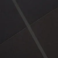 Nahaufnahme der schwarzen Zellstruktur des WATTSTUNDE SOLA Frame Shadow 150 W Solarmoduls