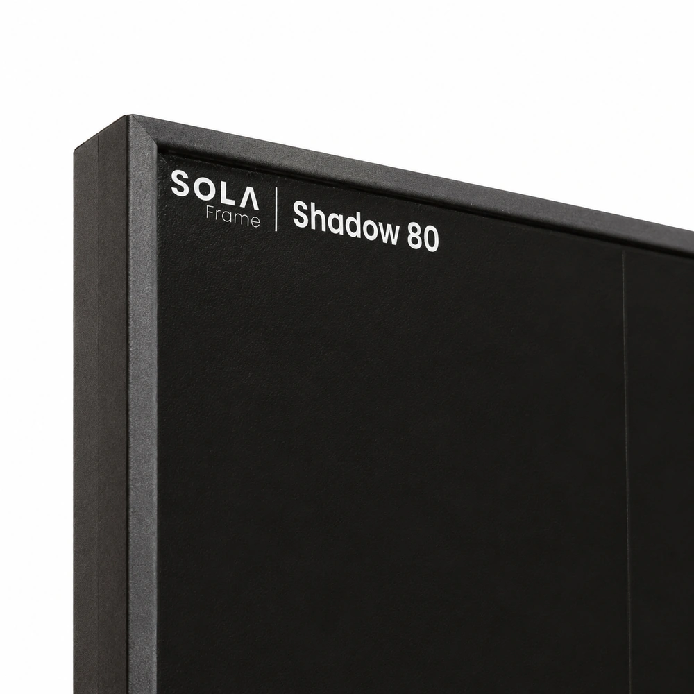 WATTSTUNDE SOLA Frame Shadow 80 W Solarmodul – Detailansicht von Rahmen und Produktbeschriftung