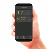 E-Trailer E-Temperature App-Anzeige: Kühlschranktemperatur 6°C bei 64% Luftfeuchtigkeit, Wohnwagen-Innentemperatur 35°C bei 27% Luftfeuchtigkeit