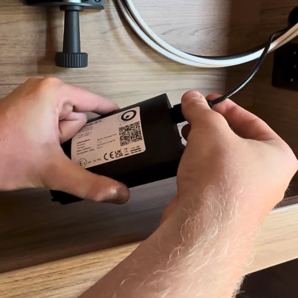 E-Trailer Starterpaket Plus Anschliessen der Basisstation