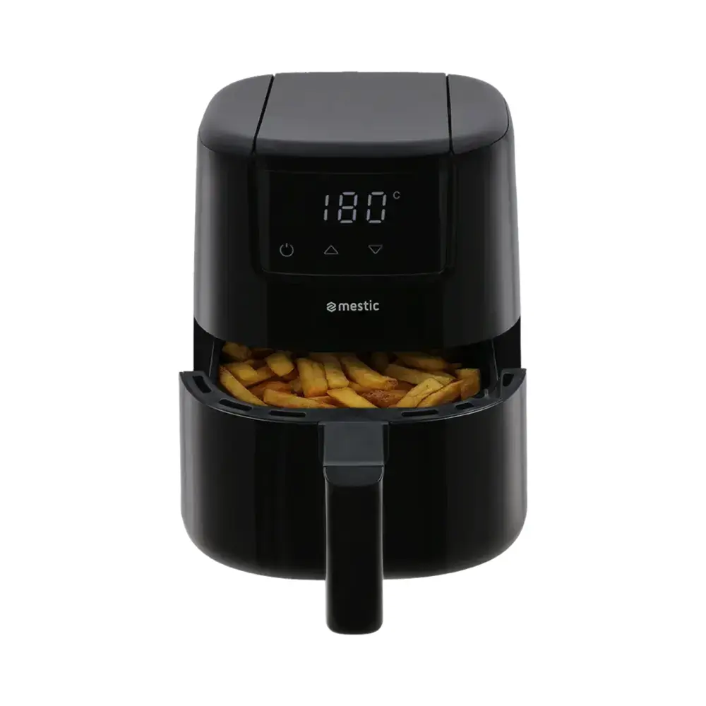 mestic-airfryer-ma-300-frontal-mit-pommes Mestic Airfryer MA-300 von vorn mit geöffneter Schublade voller Pommes, Display zeigt 180 Grad