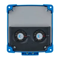 Unterseite des Victron Orion XS 12-12 70A Ladeboosters mit zwei Lüftern